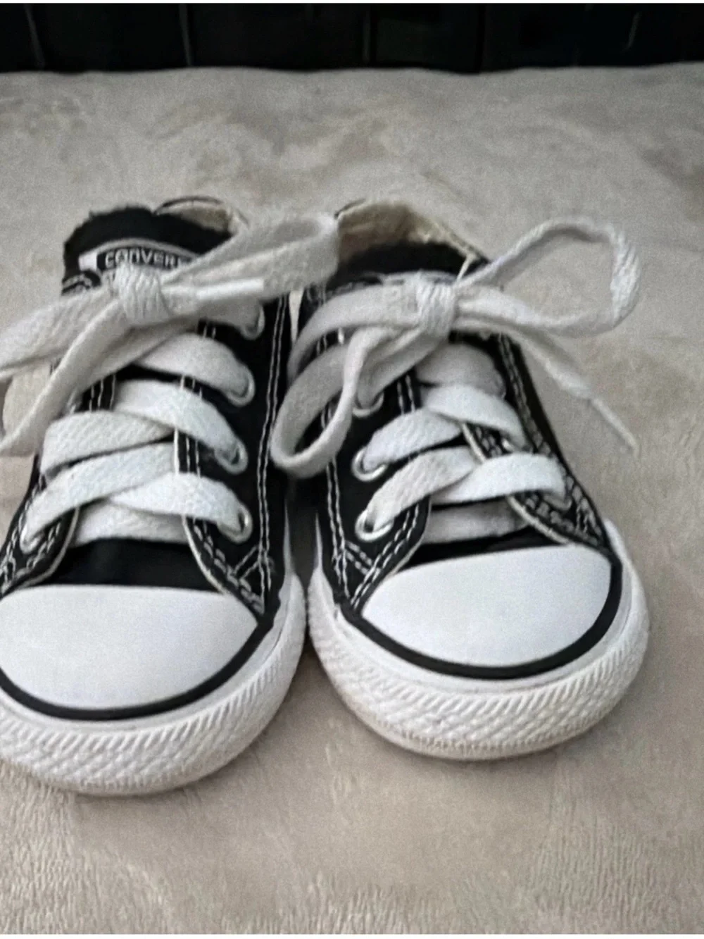 Converse iconic low
